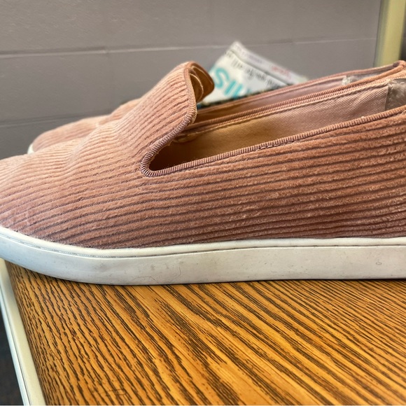 BIRDIES size 8, worn twice. Great condition. Super comfy! Light pink corduroy. - Picture 2 of 5